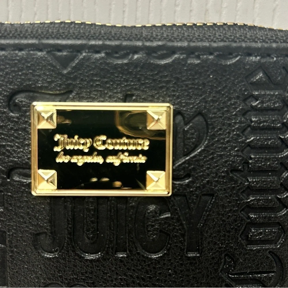 Juicy Couture Embossed Black Gold Logo Stud Daydreamer Wristlet Wallet - NWT